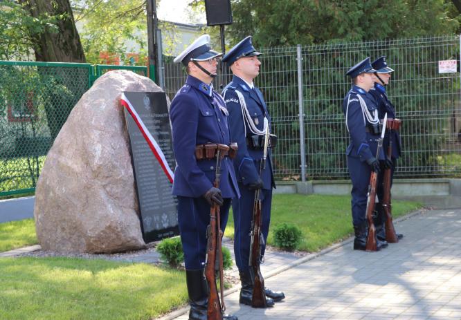 Odsłonięcie tablicy ku czci poległych policjantów